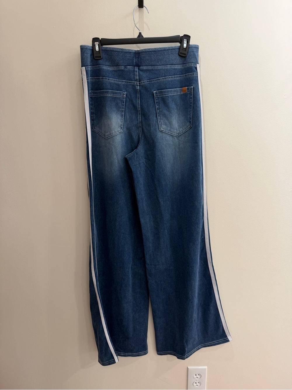 HALARA Blue Wide-Leg Jeans with‎ White Side Stripe - Picture 4 of 6
